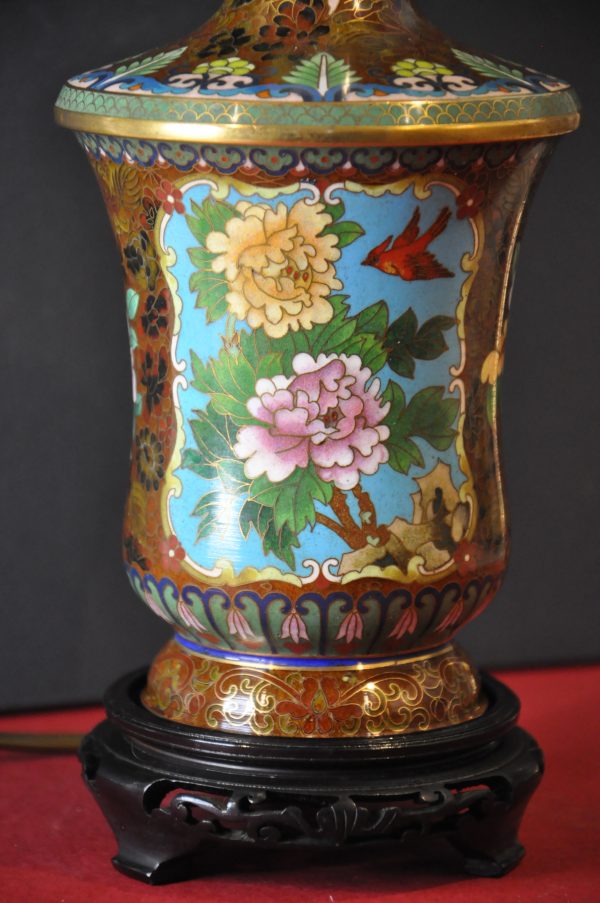 pied de lampe chinois en émail cloisonné - Décor floral et oiseaux grues – Image 5