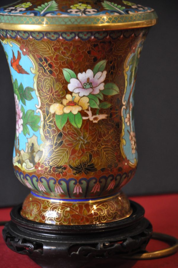 pied de lampe chinois en émail cloisonné - Décor floral et oiseaux grues – Image 4
