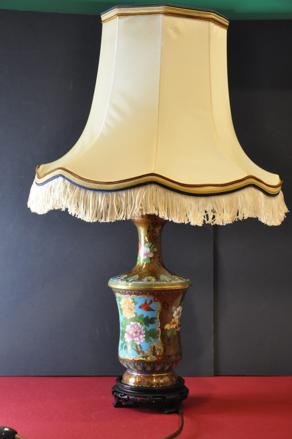 pied de lampe chinois en émail cloisonné - Décor floral et oiseaux grues