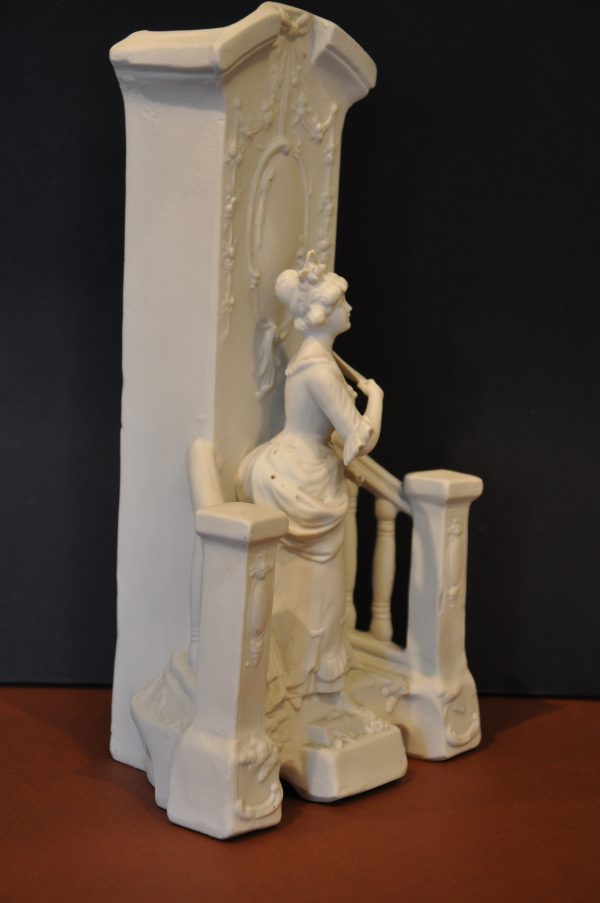 ANCIENNE BOUQUETIERE EN BUISCUIT DE PORCELAINE – Image 11