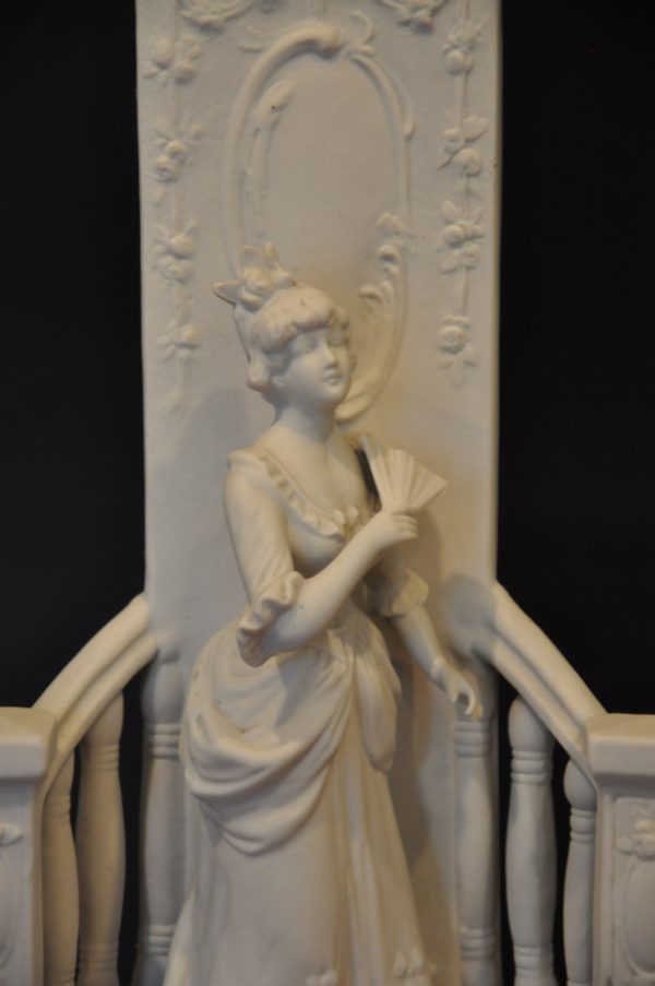 ANCIENNE BOUQUETIERE EN BUISCUIT DE PORCELAINE – Image 4