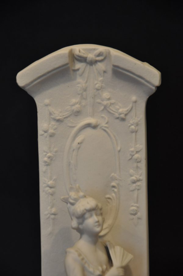 ANCIENNE BOUQUETIERE EN BUISCUIT DE PORCELAINE – Image 3