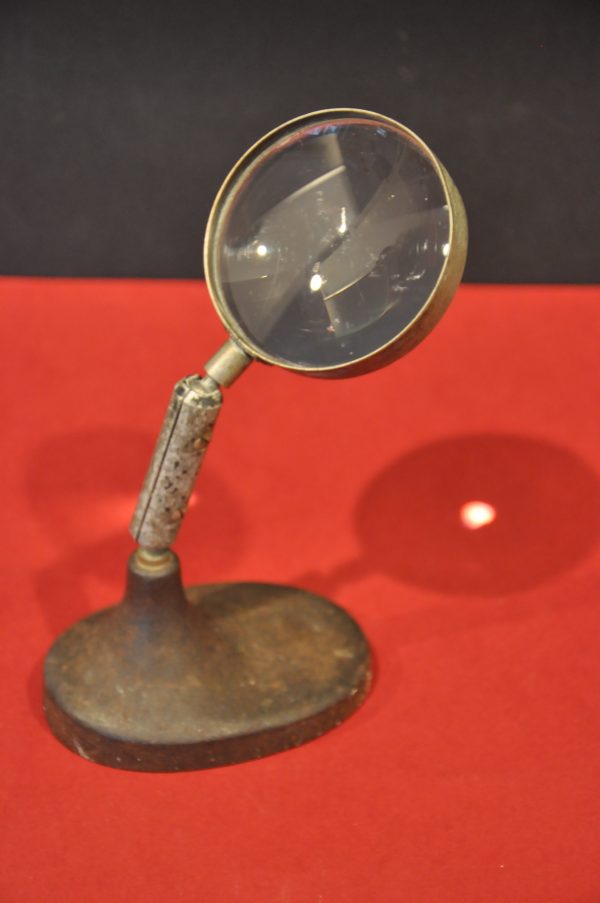 Loupe articulée ancienne en métal lourd – Image 6