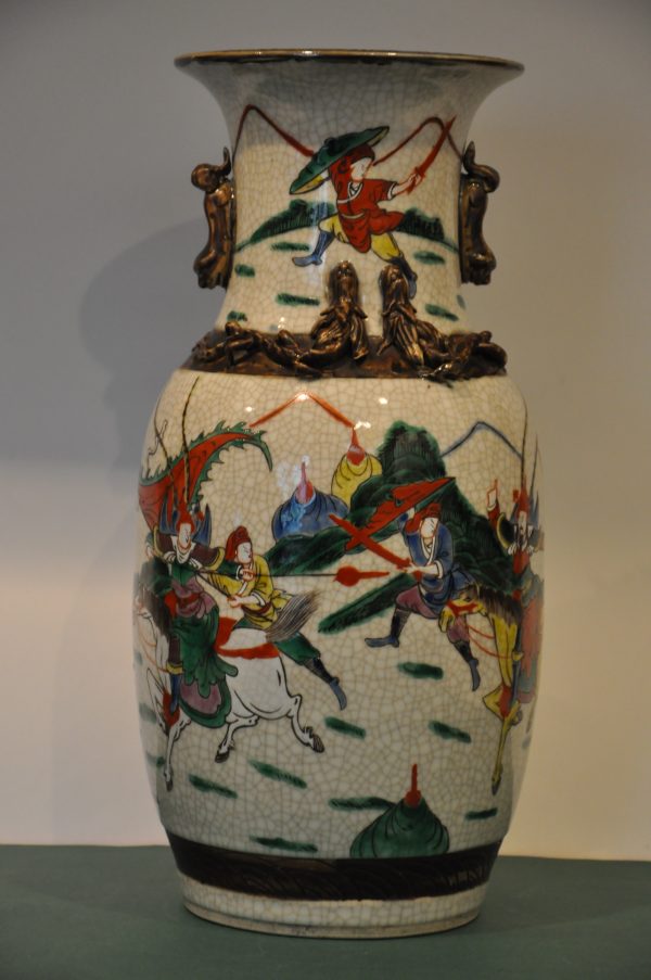 Vase balustre canton ancien en émail craquelé de la Famille Verte