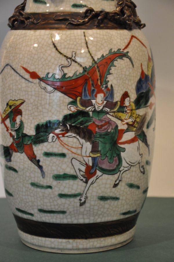 Vase balustre canton ancien en émail craquelé de la Famille Verte – Image 4