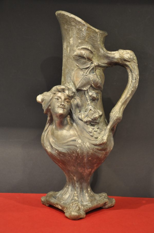 Pichet Art Nouveau en régule, signé GREGOIRS et daté de 1922. – Image 2