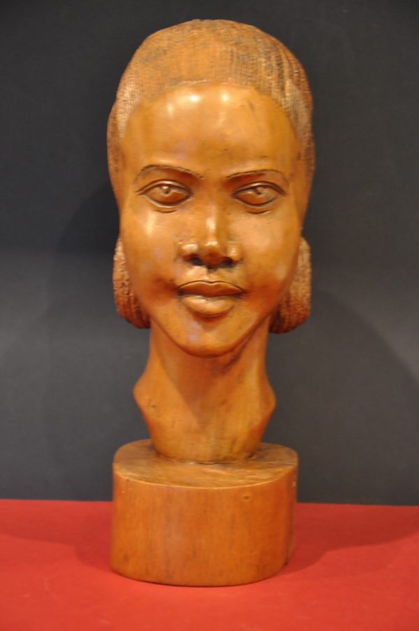 SCULPTURE TETE EN BOIS DE  PALISSANDRE FEMME MADAGASCAR