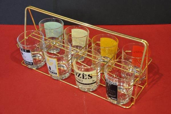 Ensemble vintage de 8 verres à Porto avec publicité dans son panier en metal dor