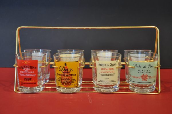 Ensemble vintage de 8 verres à Porto avec publicité dans son panier en metal dor – Image 5