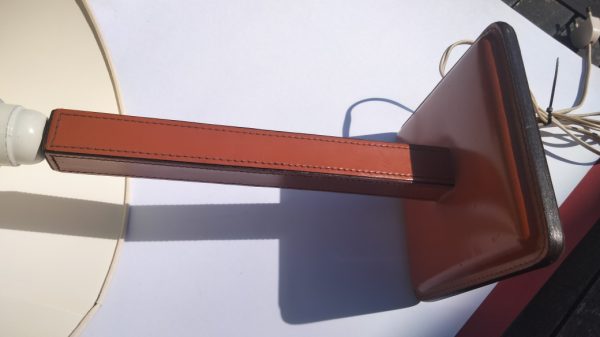 Lampe en cuir piqure sellier, style Jacques Adnet, circa 1950 – Image 7