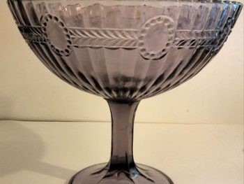 Coupe sur pied Art Déco en verre moulé Scailmont (Belgique) – Couleur Améthyste