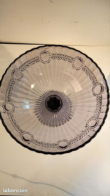 Coupe sur pied Art Déco en verre moulé Scailmont (Belgique) – Couleur Améthyste – Image 3