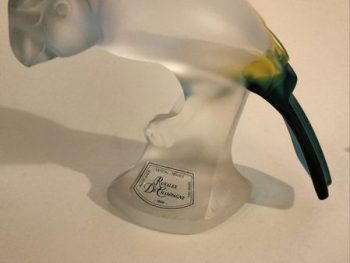 Sculpture Perroquet en cristal dépoli « Royales de Champagne » (Bayel) – Signée / Estampillée
